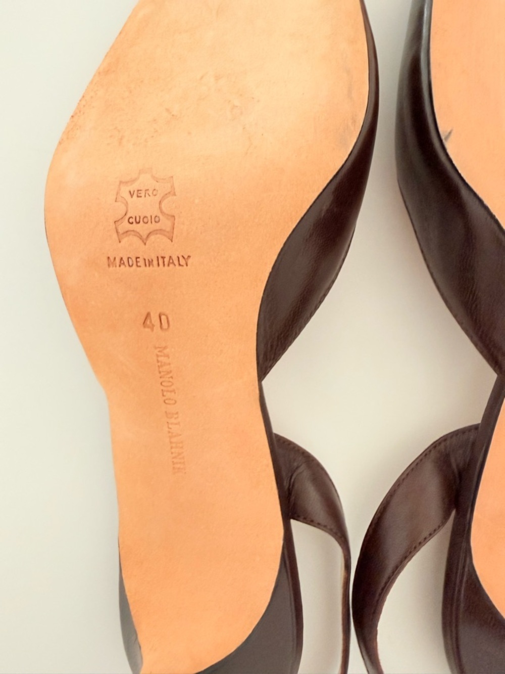 Manolo Blahnik Carolyne Slingback Pumps Dark Brown Leather Kitten Heel EU 40 - Picture 9 of 9
